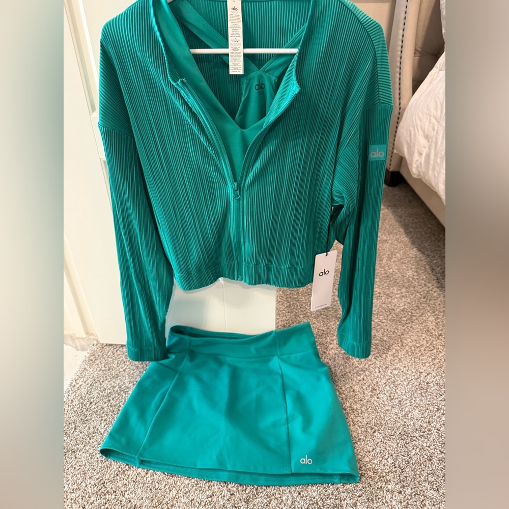ALO Yoga Women's Teal Active Zip Jacket and Skort Set